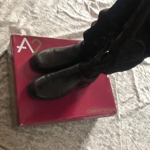 Knee high with adjustable calf width, memory foam - Picture 1 of 5